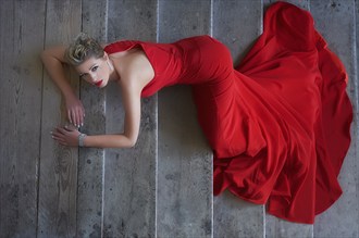[red dress] Sensual Photo by Photographer Christoph W.